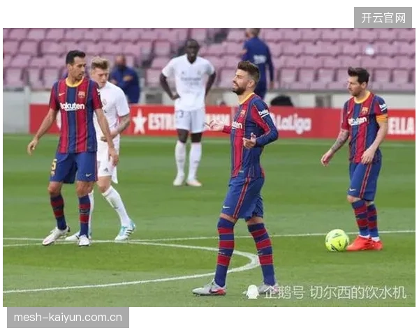 4-4-2双前锋体系或成备选方案,伊希纳乔的回撤能为奥斯梅恩创造空间。 4-4-2双前锋体系或成备选方案,伊希纳乔的回撤能为奥斯梅恩创造空间。
