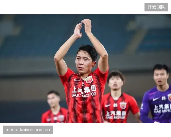 状元秀福德开季表现未达预期,伤病问题成为其融入飞翼队战术体系的最大障碍。 状元秀福德开季表现未达预期,伤病问题成为其融入飞翼队战术体系的最大障碍。