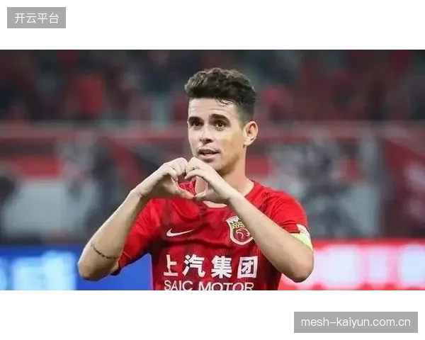 奥斯卡回归未能盘活全队,上海海港进攻端过度依赖其个人控球,导致战术缺乏层次感。 奥斯卡回归未能盘活全队,上海海港进攻端过度依赖其个人控球,导致战术缺乏层次感。